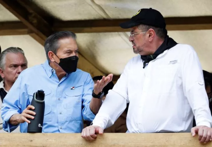 Los presidentes de Panamá, Laurentino Cortizo y el de Costa Rica, Rodrigo Chaves.