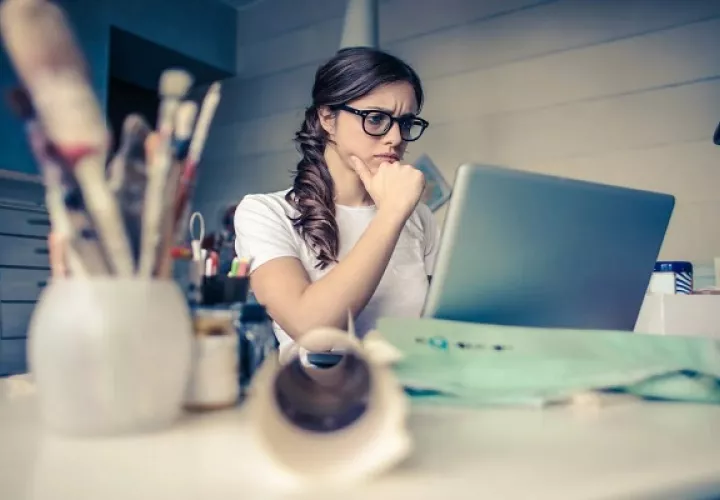 El ausentismo también puede generar un ambiente de trabajo tóxico. Foto: Pexels