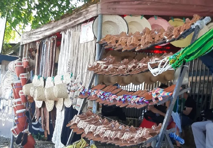 El gremio de los comerciantes solicitan un pronto diálogo para que las vías sean reabiertas. Foto. Thays Domínguez