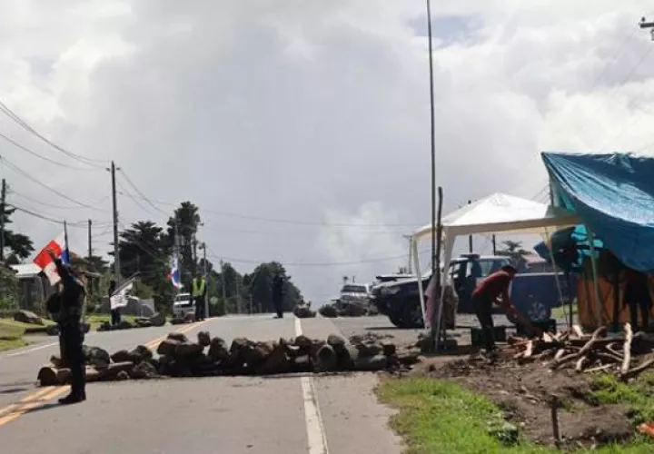 Bloqueo de vía en Cerro Punta, Chiriquí. Foto: EFE