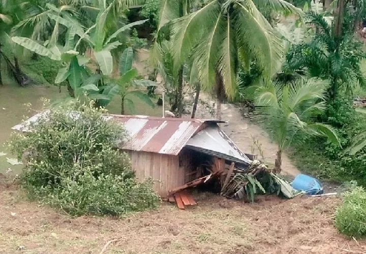 En Bocas del Toro algunas viviendas fueron afectadas. Foto. Sinaproc 