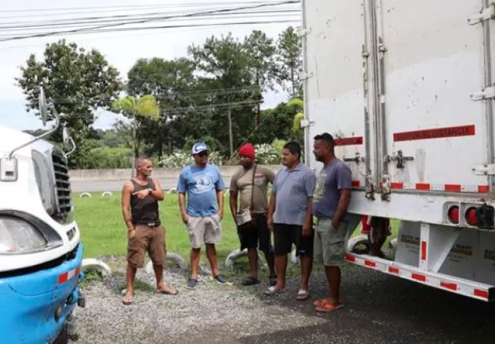 Camioneros se encuentran varados debido las protestas que se registran en Panamá. Foto: EFE