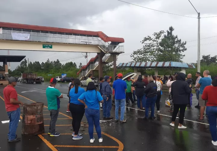 Imagen del 1 de noviembre cuando procedieron a despejar la vía hacia Boquete. Foto/Cortesía