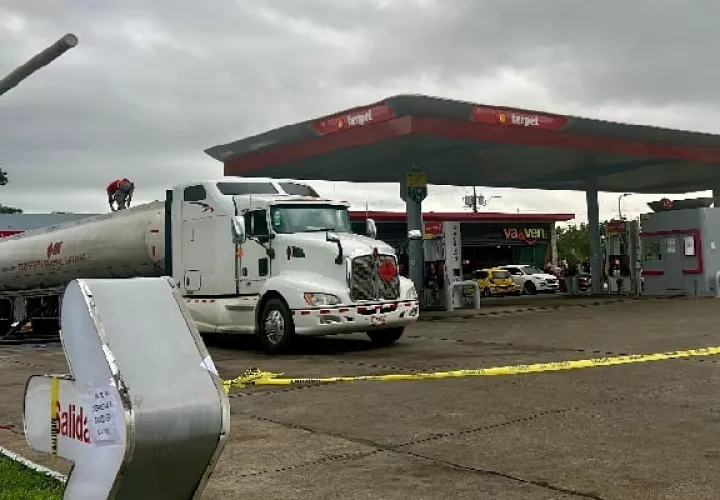 Se insta a los consumidores a priorizar el uso del combustible en lo necesario, y a mantener la calma y las medidas de seguridad personal al momento de adquirir la gasolina. Foto. Archivo