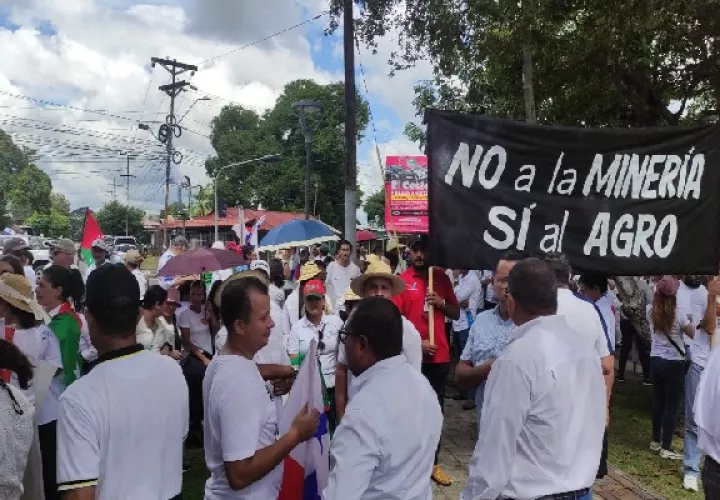 Productores, empresarios, sociedad civil han salido a las calles exigiendo la apertura de vías . Foto. José Vásquez