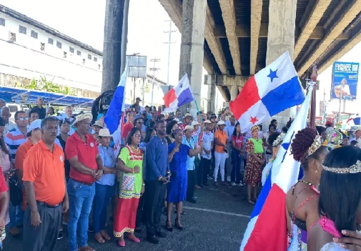 Los diferentes gremios llevaron a cabo también un acto cívico conmemorando la fecha histórica. Foto. Diomedes Sánchez