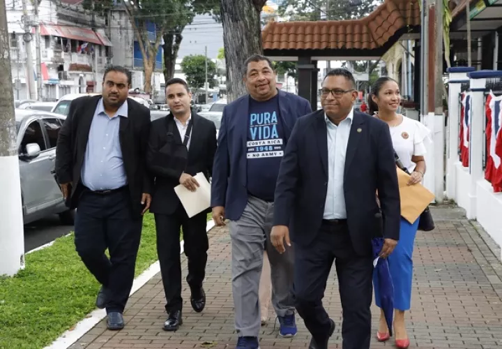 Docentes universitarios denunciaron la violación de la autonomía de la Universidad de Panamá. Foto: Víctor Arosemena
