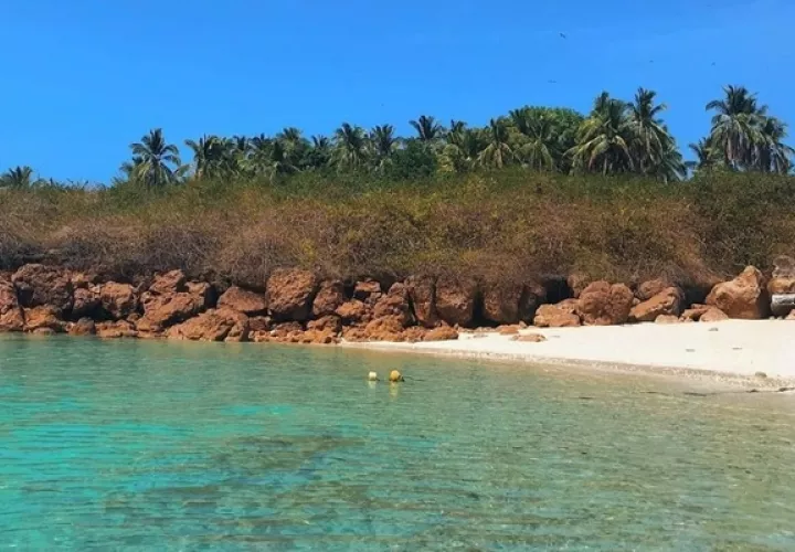 Isla Iguana es un área protegida ubicada en la provincia de Los Santos / Foto de @allystourspty.