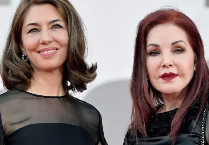La directora estadounidense Sofia Coppola (i) y Priscilla Presley, madre de Lisa Marie Presley, en una fotografía de archivo. EFE/Ettore Ferrari