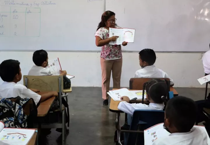 Estudiantes migrantes podrán ingresar a partir del próximo año a las escuelas del país. Archivo. 