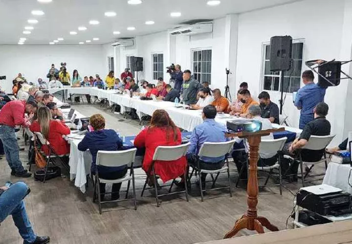 Mesa Única del Diálogo instalada en julio del año pasado en el distrito de Penonomé.  Archivo 