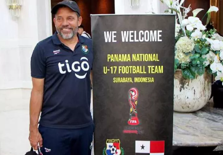 Mike Stump, técnico de la Sub-17 Foto: Fepafut