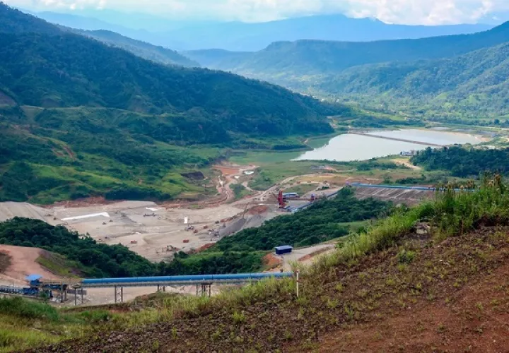 Depósito de relaves de la minera china Ecuacorriente que opera la mina Mirador, en El Pangui. Foto: EFE