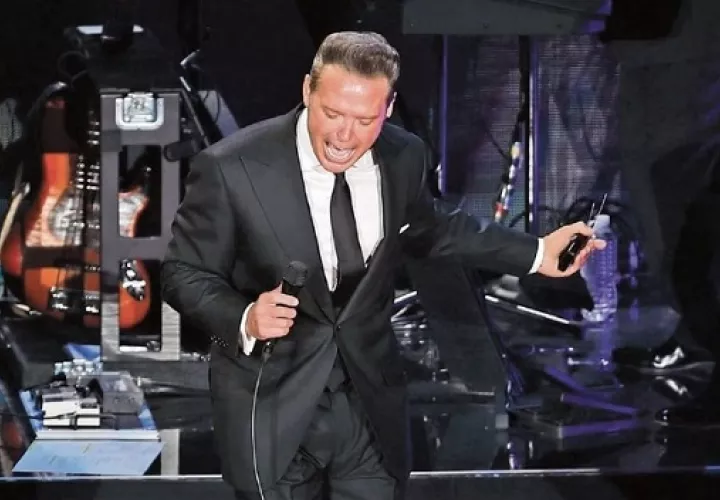 El año pasado, Christian Nodal se cayó en un concierto en Guatemala. Foto: EFE
