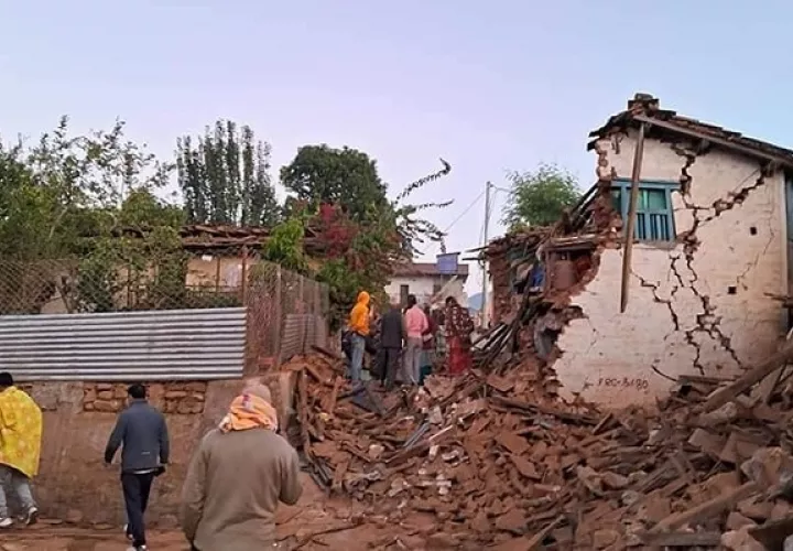 Edificios derrumbados por el terremoto  en Nepal.  Foto: EFE