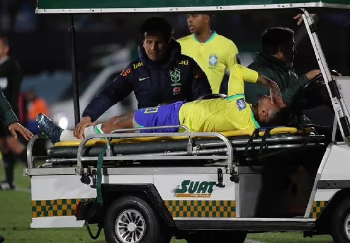 Neymar se recupera de su operación. Foto: EFE