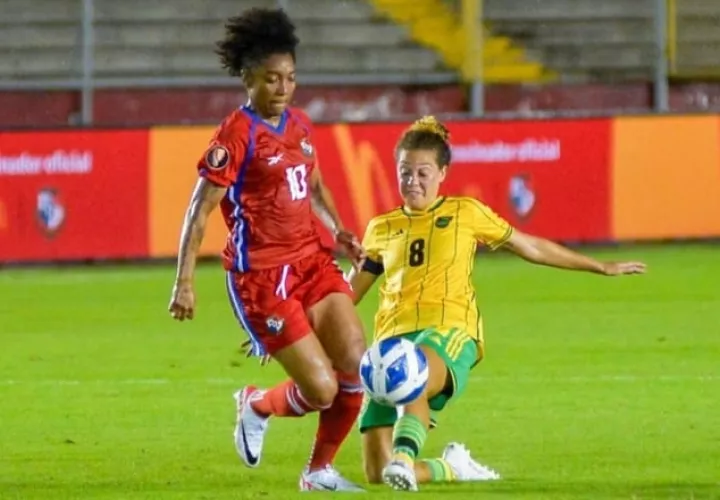 Marta Cox de Panamá (10), durante el partido contra Jamaica. Foto: Fepafut
