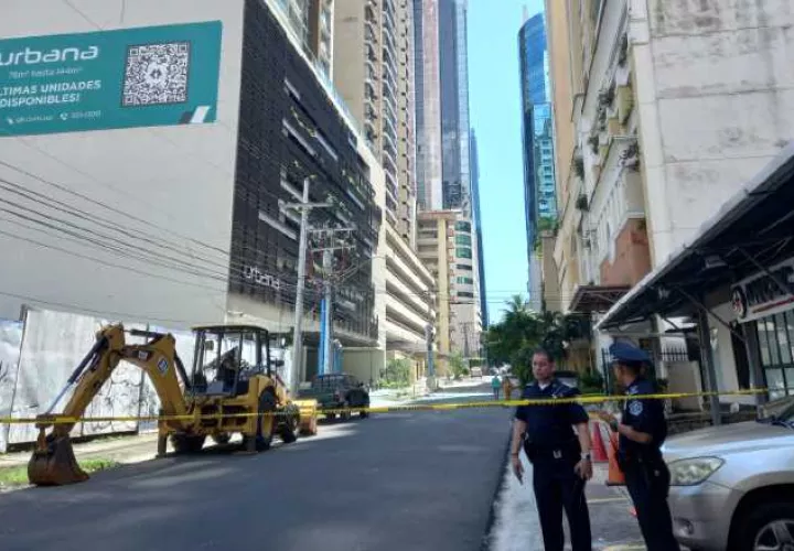 Vista del edificio de 33 plantas, el día en que ocurrió la explosión, la cual destruyó a los pisos 12 y 14. Foto: Archivo