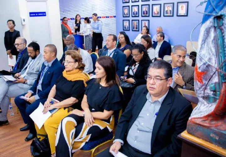 Integrantes de la Comisión Técnica de Salario Mínimo que tiene la misión de asesorar a los integrantes de la comisión principal. Cada sector tiene su respectivo equipo. 