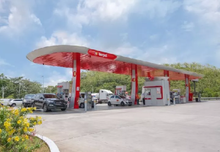 El precio del combustible se mantendrá en $3.25, para evitar especulaciones. Foto. Archivo