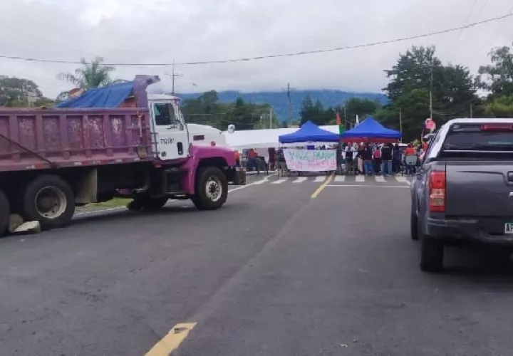 La provincia de Chiriquí lleva más de 10 días de bloqueos de carreteras. Foto / José Vásquez. 
