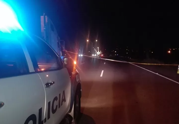 También una unidad policial se accidentó cuando se dirigía a su trabajo. Foto: Eric A. Montenegro