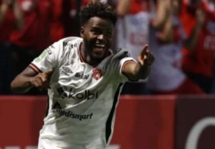 El panameño Freddy Góndola, jugador del Alajuelense. Foto: EFE
