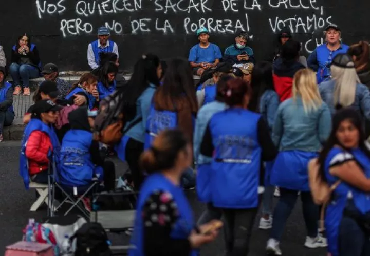 "Los argentinos no deben hacerse cargo de este dinero", enfatizó Adorni. Foto: EFE