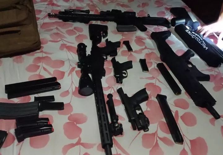 Se encontraron 10 armas de fuego, 9 mil municiones, dinero en efectivo y droga. Foto: Diomedes Sánchez