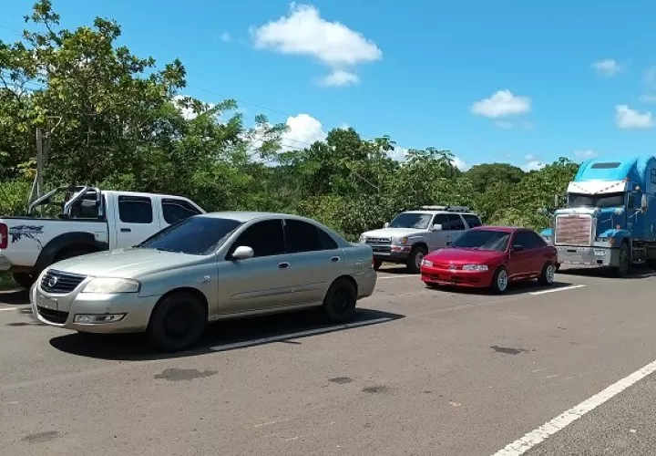 El vehículo en el que viajaba con otras personas, se volcó y luego cayó a una quebrada. Foto: Melquiades Vásquez
