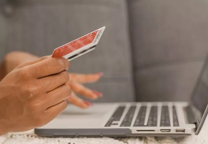 La digitalización bancaria permite avanzar hacia una economía más digital y conectada. Foto: Pexels