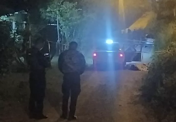  Uno de los asaltantes sacó un arma de fuego con la cual le apuntó a la cabeza al taxista advirtiéndole que era un asalto. Foto. Eric Montenegro