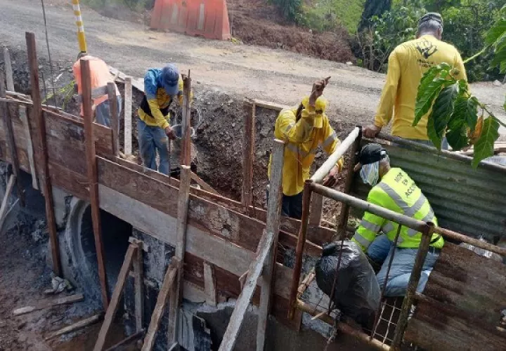 Los trabajos han alcanzado un avance del 70%, con la instalación de seis tramos de tuberías de hormigón. Foto. Cortesía MOP