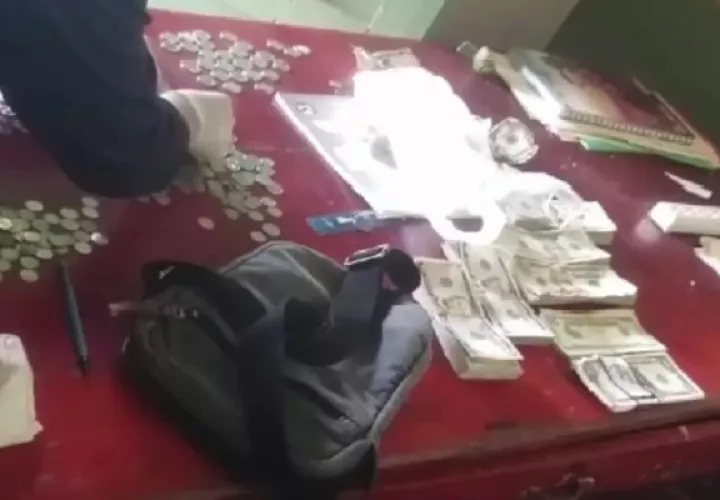 Lograron recuperar un maletín con unos $4,000 en efectivo. Foto. Senafront