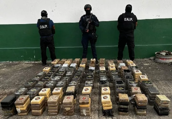 los funcionarios del Ministerio Público no dieron a conocer si la persona detenida, es un transportista o un trabajador portuario. Foto. Cortesía. Proteger y Servir