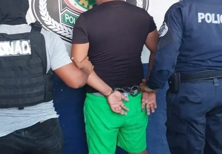 Al detenido se le encontró en posesión de 94 carrizos de cocaína. Foto: Diomedes Sánchez 