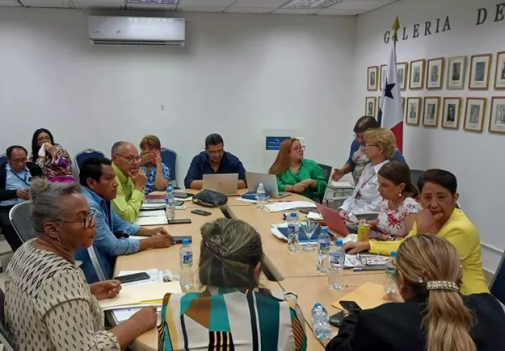 Este lunes se reunieron con las autoridades del Meduca los directores regionales para coordinar acciones. Foto: Cortesía Meduca