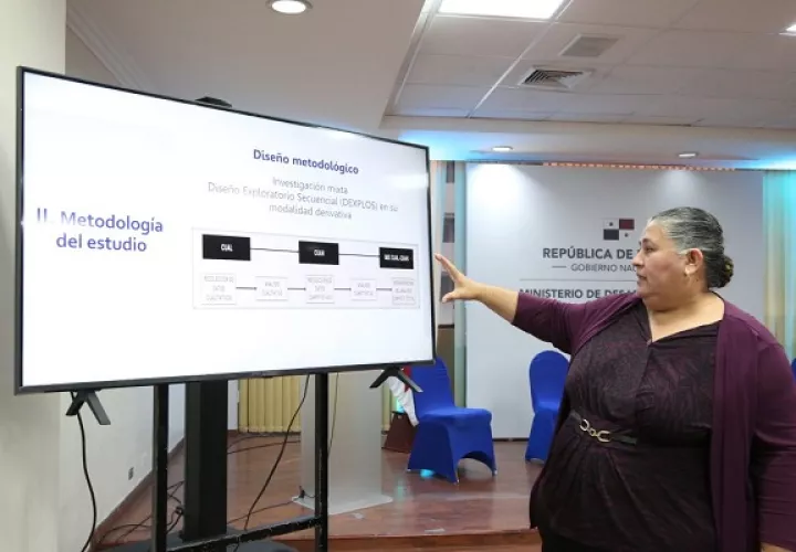 Mónica Romero, investigadora del Iden, explica la metodología del estudio. Foto: Cortesía Senacyt