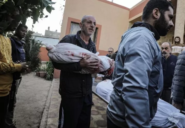 Entre los muertos de Al Bureij se encuentra una niña, mientras que en Yabalia decenas de civiles murieron por el ataque contra una vivienda. Foto: EFE