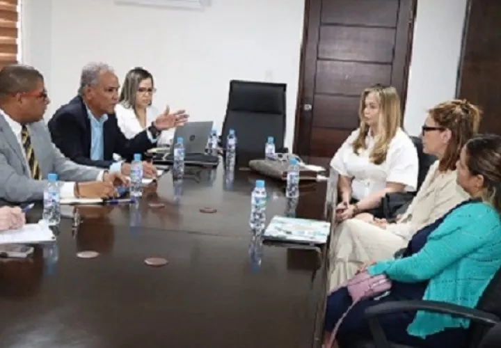 Lachaga se reunió esta semana con autoridades del con MIDA y ARAP. Foto: Cortesía ARAP.