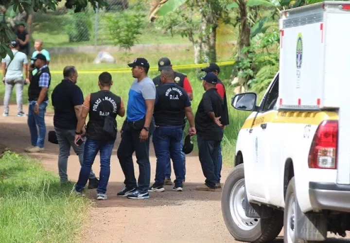 El cadáver fue hallado en un lote baldío del sector de La Gloria, corregimiento de Nuevo Emperador. Foto: Eric A. Montenegro