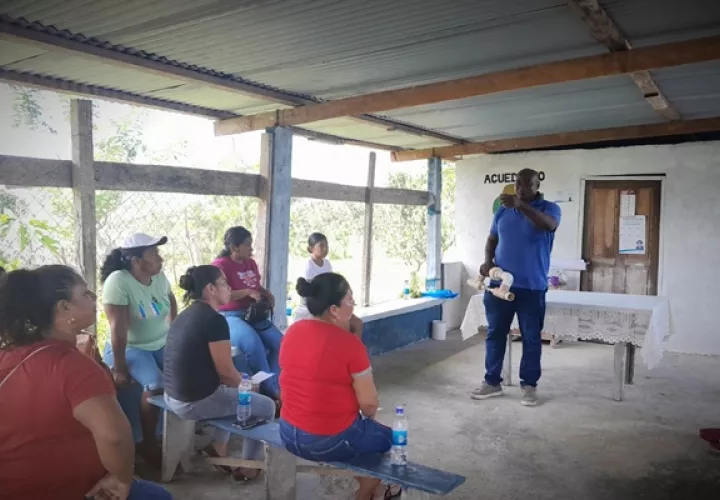 En la actividad participaron promotores de salud, voluntarios y líderes de 11 comunidades. Foto / Minsa. 