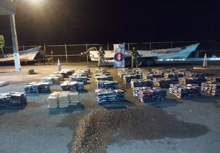 El segundo y tercer decomiso fueron efectuados por los aeronavales al sureste y al este de Punta Mala, provincia de Los Santos. Doto. Senan