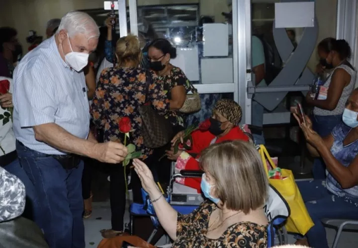 Ricardo Martinelli lamentó las precarias condiciones en las que se encuentra el Oncológico. Foto: Víctor Arosemena 