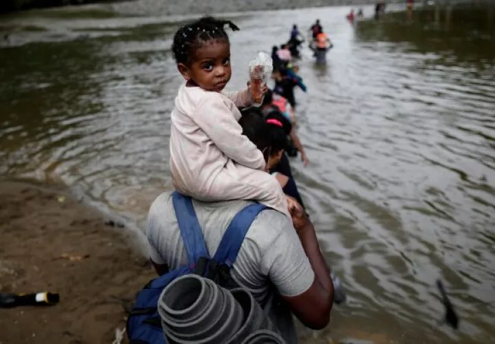 La migración por el tapón del Darién es una crisis sin precedentes, afirma Médicos Sin Fronteras (MSF). Foto: EFE/Bienvenido Velasco