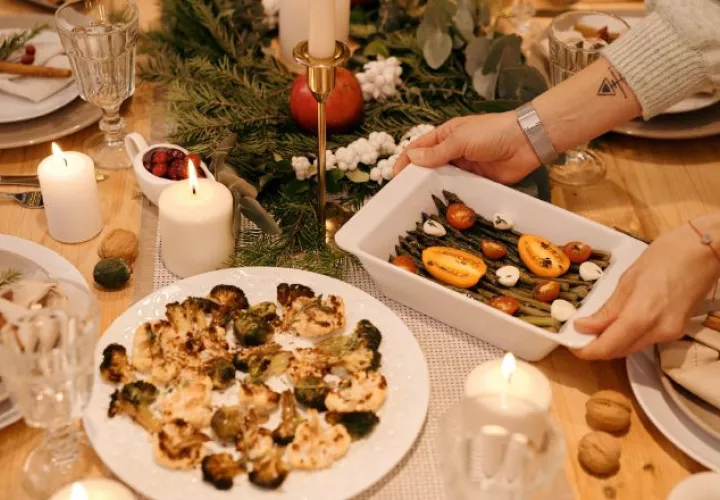 Consumir alimentos en exceso puede conllevar sentimientos de remordimiento. Foto: Pexels