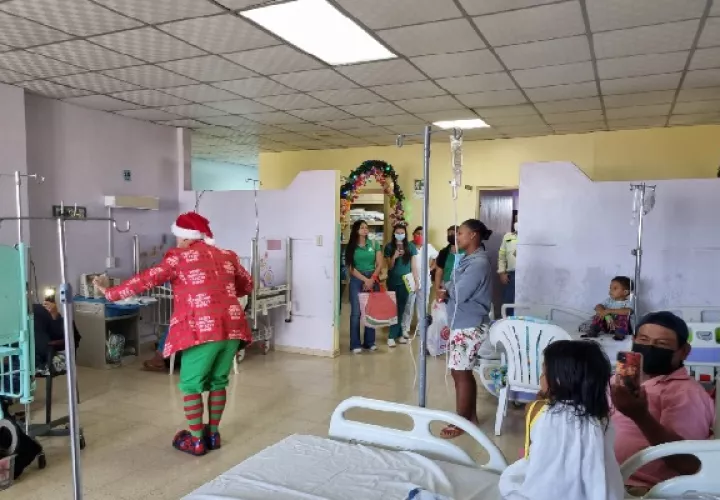 Alegría y diversión para los pequeños hospitalizados en el Nicolás Solano. Foto. Eric Montenegro