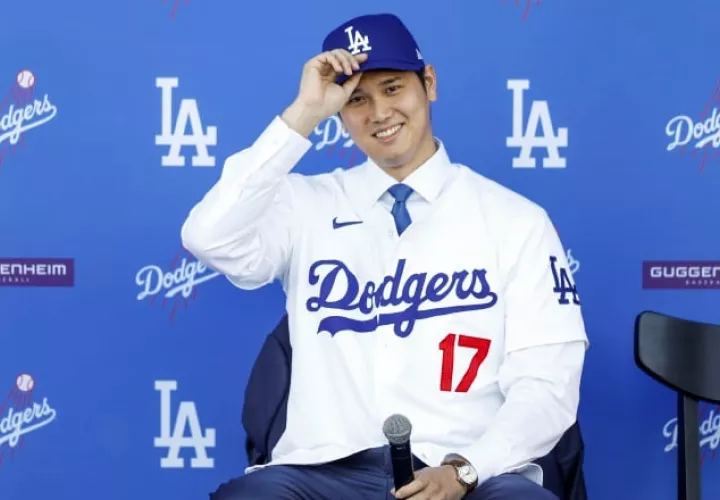 El japonés Shohei Ohtani fue presentado como nuevo jugador de los Dodgers. Foto:EFE