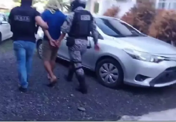 Cinco personas fueron capturadas en los allanamientos en tres provincias. Foto. Cortesía Proteger y Servir 