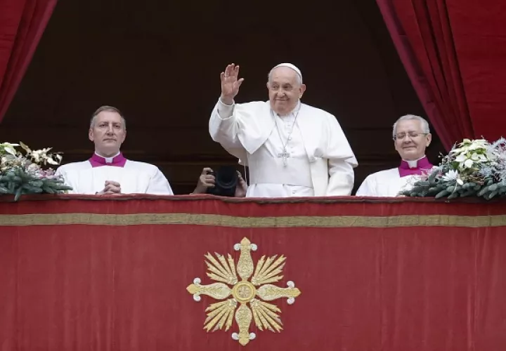 El papa Francisco durante la bendición Urbi et Orbi en el Vaticano este 25 de diciembre. Foto: EFE